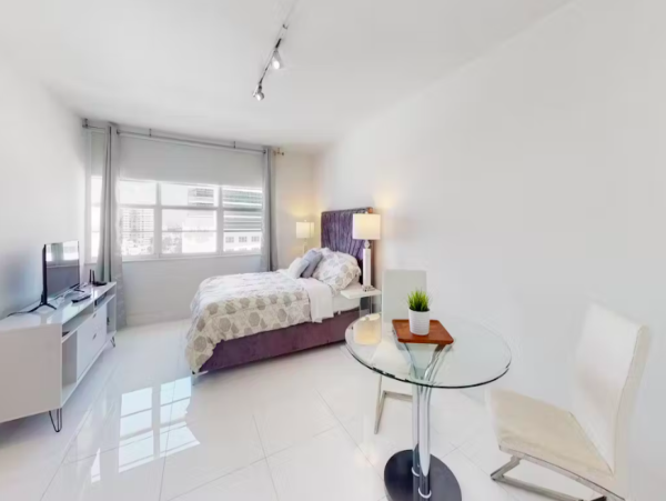 Charming South Beach Condo with Prime Location and Stunning Views