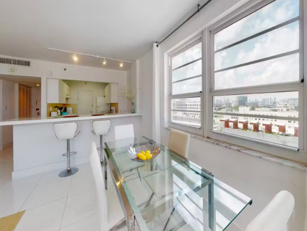 Charming South Beach Condo with Prime Location and Stunning Views