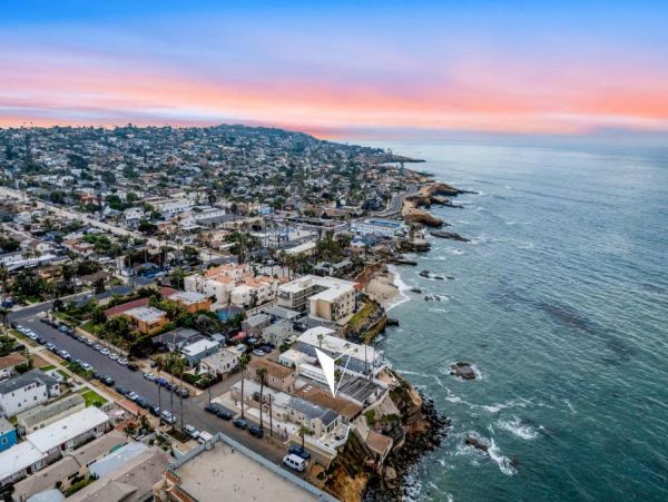 Oceanfront 2 Bedroom Vacation Rental with Spectacular Views