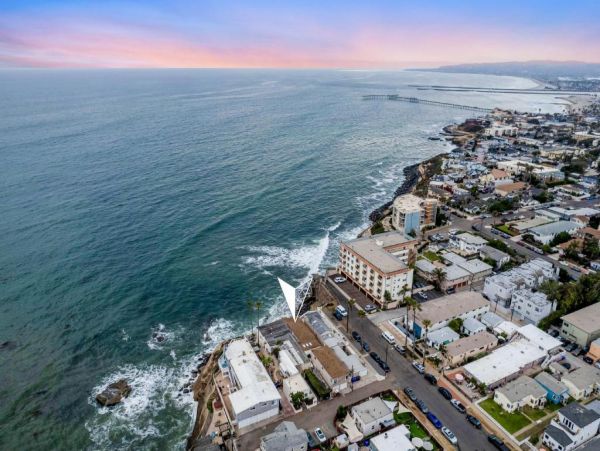 Oceanfront 2 Bedroom Vacation Rental with Spectacular Views