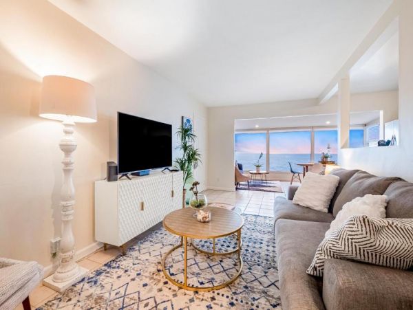 Oceanfront 2 Bedroom Vacation Rental with Spectacular Views