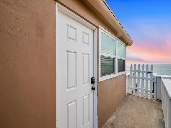 Oceanfront 2 Bedroom Vacation Rental with Spectacular Views