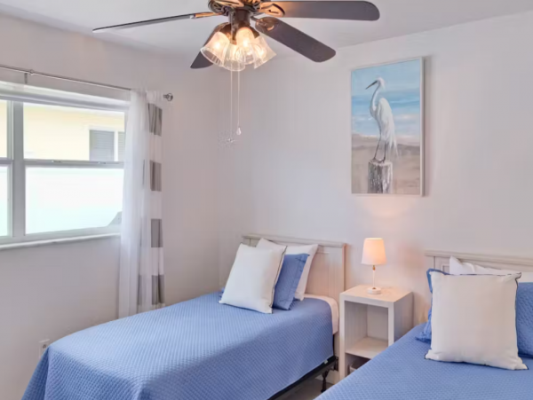 Lovely Duplex with 2 Bedrooms & Enclosed Yard