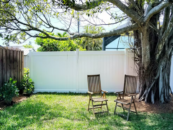 Lovely Duplex with 2 Bedrooms & Enclosed Yard