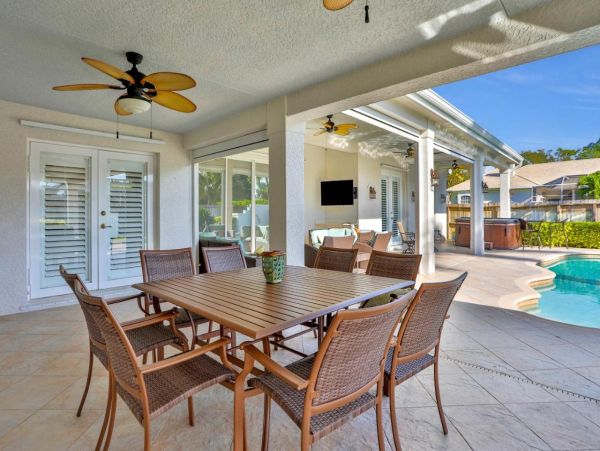 Naples 4 Bedroom Vacation Home with Private Pool & Spa