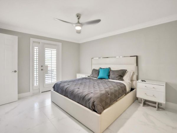 Naples 4 Bedroom Vacation Home with Private Pool & Spa