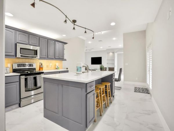 Naples 4 Bedroom Vacation Home with Private Pool & Spa