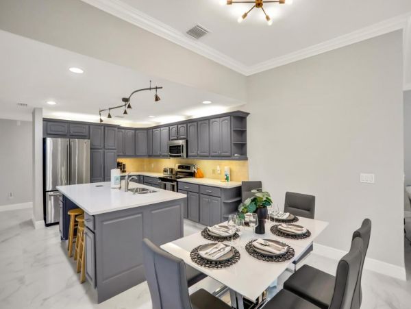 Naples 4 Bedroom Vacation Home with Private Pool & Spa