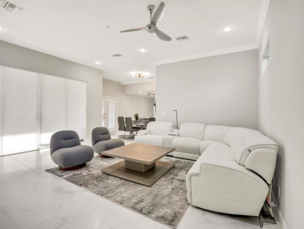 Naples 4 Bedroom Vacation Home with Private Pool & Spa