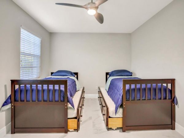 Naples 4 Bedroom Vacation Home with Private Pool & Spa