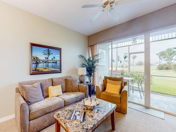 Naples Florida Vacation Home with Golf Views & Resort Amenities