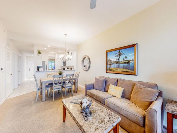 Naples Florida Vacation Home with Golf Views & Resort Amenities