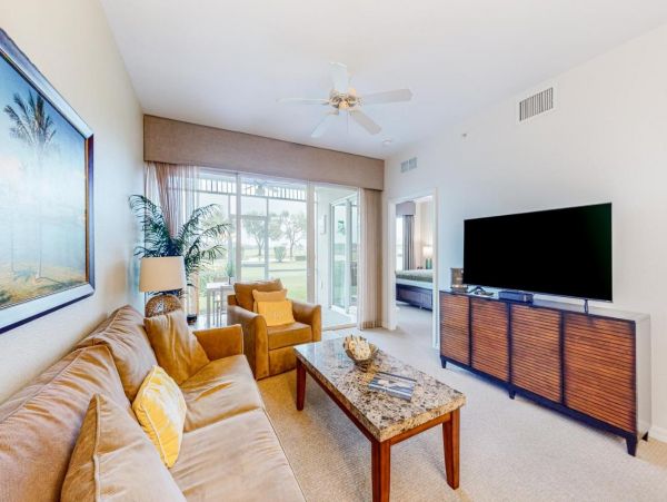 Naples Florida Vacation Home with Golf Views & Resort Amenities