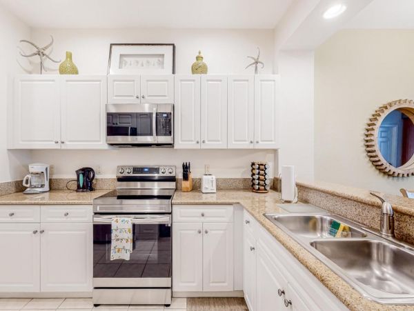 Naples Florida Vacation Home with Golf Views & Resort Amenities