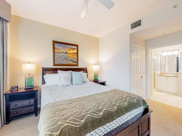 Naples Florida Vacation Home with Golf Views & Resort Amenities