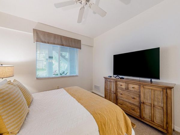Naples Florida Vacation Home with Golf Views & Resort Amenities