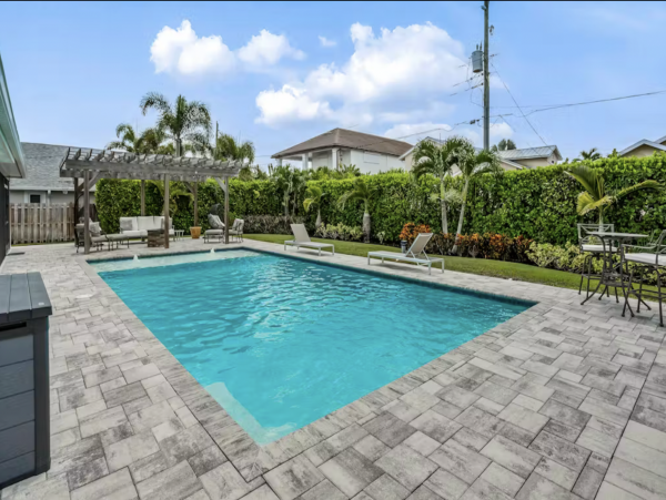 Naples Florida Three Bedroom Vacation Pool Home Sleeps Six