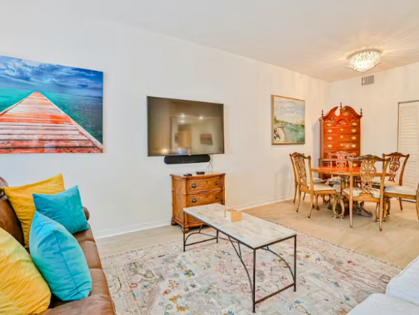3 bedroom Condo close to Vanderbilt beach, Naples