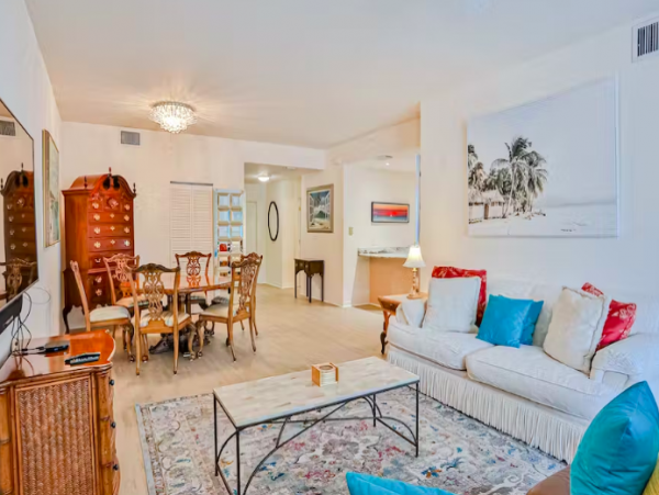 3 bedroom Condo close to Vanderbilt beach, Naples