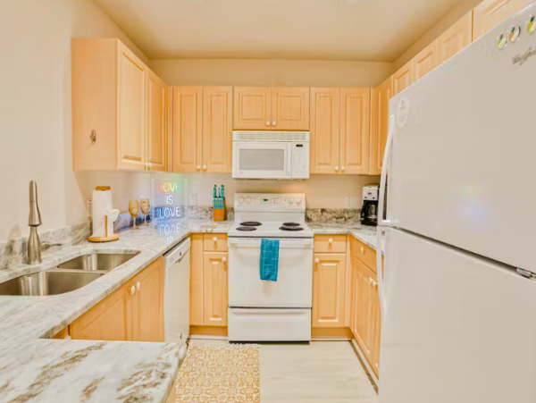 3 bedroom Condo close to Vanderbilt beach, Naples