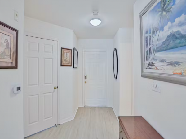 3 bedroom Condo close to Vanderbilt beach, Naples