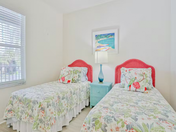 3 bedroom Condo close to Vanderbilt beach, Naples