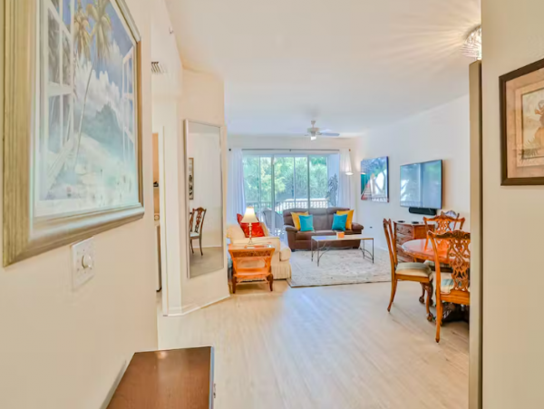 3 bedroom Condo close to Vanderbilt beach, Naples