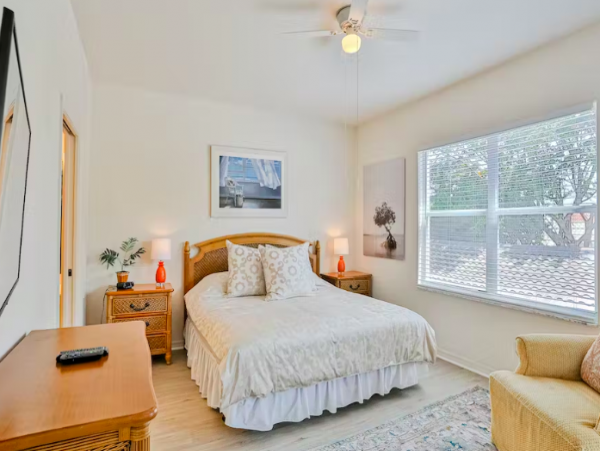 3 bedroom Condo close to Vanderbilt beach, Naples