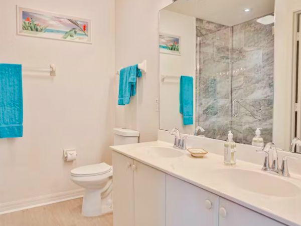 3 bedroom Condo close to Vanderbilt beach, Naples