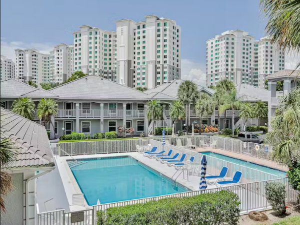 3 bedroom Condo close to Vanderbilt beach, Naples