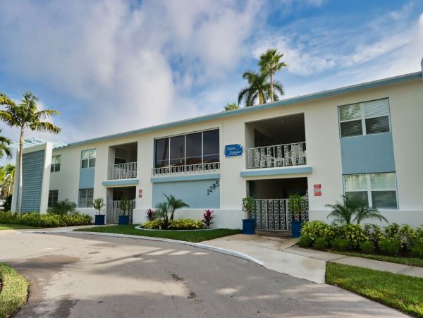Condo Near Naples Beach with 2 Bedrooms & 2 Bathrooms
