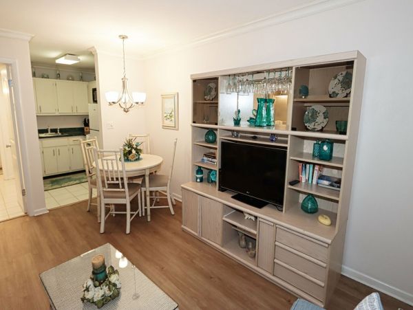 Condo Near Naples Beach with 2 Bedrooms & 2 Bathrooms