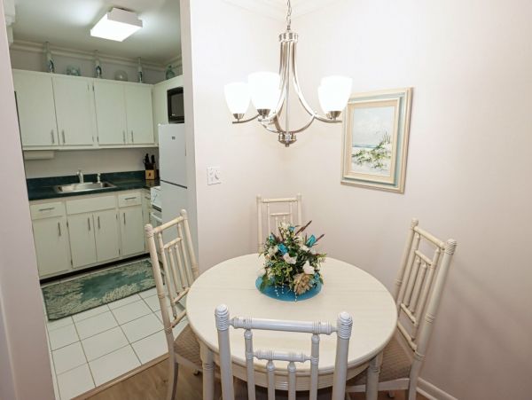 Condo Near Naples Beach with 2 Bedrooms & 2 Bathrooms