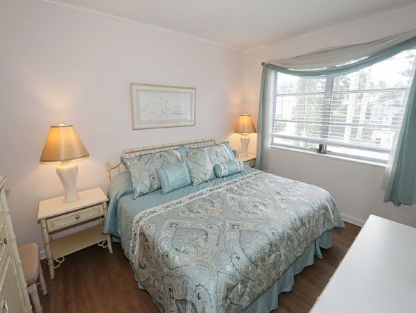 Condo Near Naples Beach with 2 Bedrooms & 2 Bathrooms