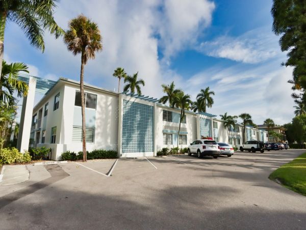 Condo Near Naples Beach with 2 Bedrooms & 2 Bathrooms