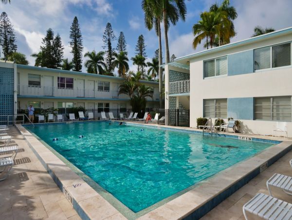 Condo Near Naples Beach with 2 Bedrooms & 2 Bathrooms
