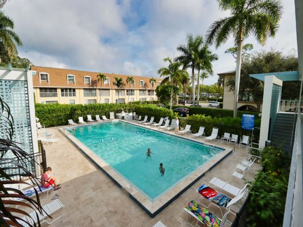 Condo Near Naples Beach with 2 Bedrooms & 2 Bathrooms