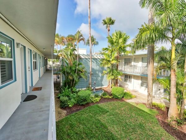 Condo Near Naples Beach with 2 Bedrooms & 2 Bathrooms