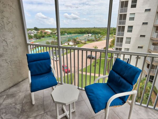 Lovely Condo w/ access to 2 Pools & 10 Har-Tru Tennis Courts