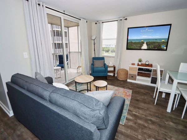 Lovely Condo w/ access to 2 Pools & 10 Har-Tru Tennis Courts