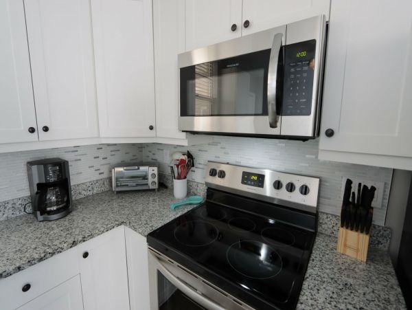 Lovely Condo w/ access to 2 Pools & 10 Har-Tru Tennis Courts