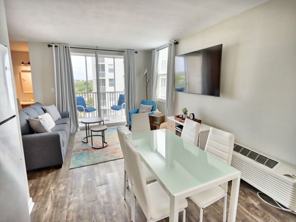 Lovely Condo w/ access to 2 Pools & 10 Har-Tru Tennis Courts