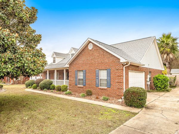 Experience Serenity at this Stunning Seaside Residence in Navarre!