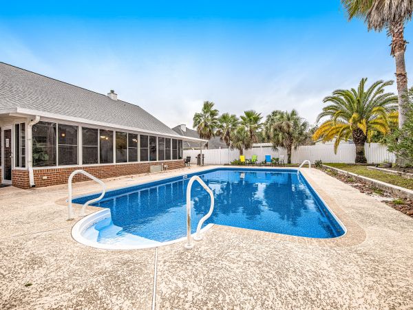 Experience Serenity at this Stunning Seaside Residence in Navarre!