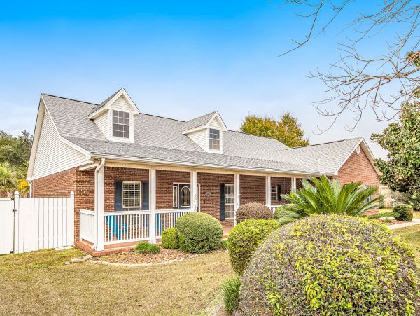 Experience Serenity at this Stunning Seaside Residence in Navarre!