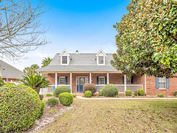 Experience Serenity at this Stunning Seaside Residence in Navarre!