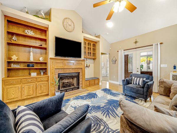 Experience Serenity at this Stunning Seaside Residence in Navarre!
