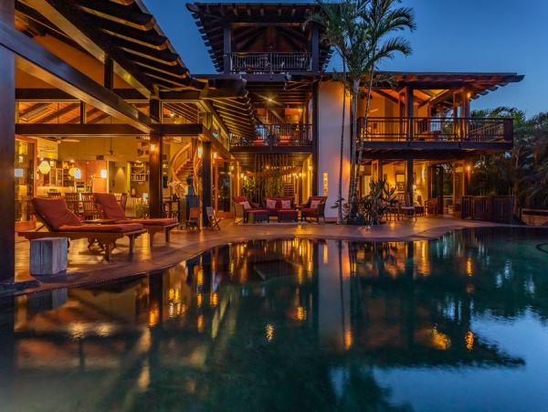 Luxury 4 Bedroom Oceanfron Vacation Rental