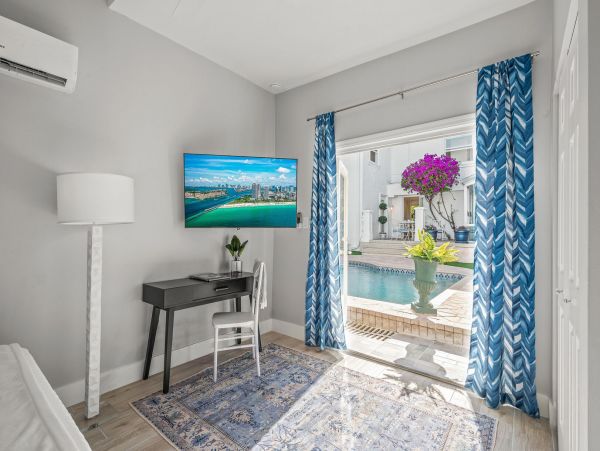 Palm Beach Vacation Home Four Bedroom