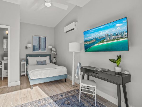 Palm Beach Vacation Home Four Bedroom